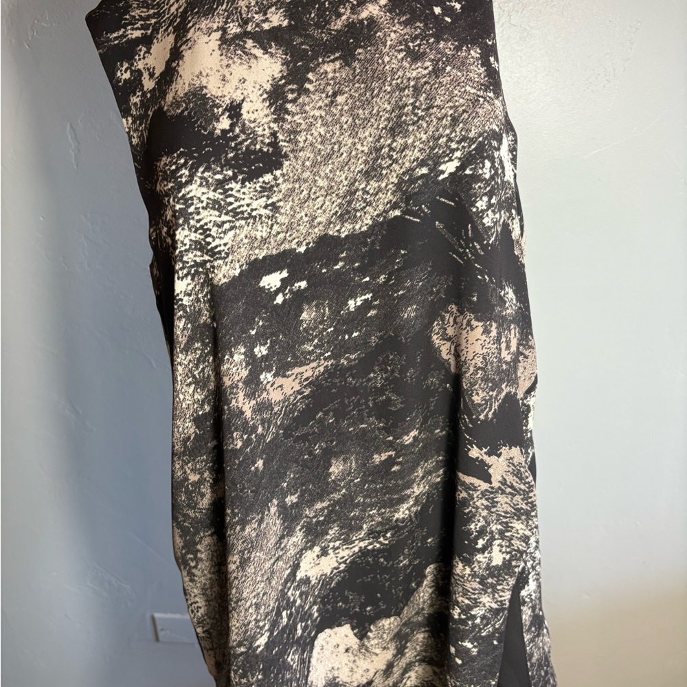 Aritzia Babaton Size Medium Blouse Black Beige  Sleeveless Asymmetrical Top